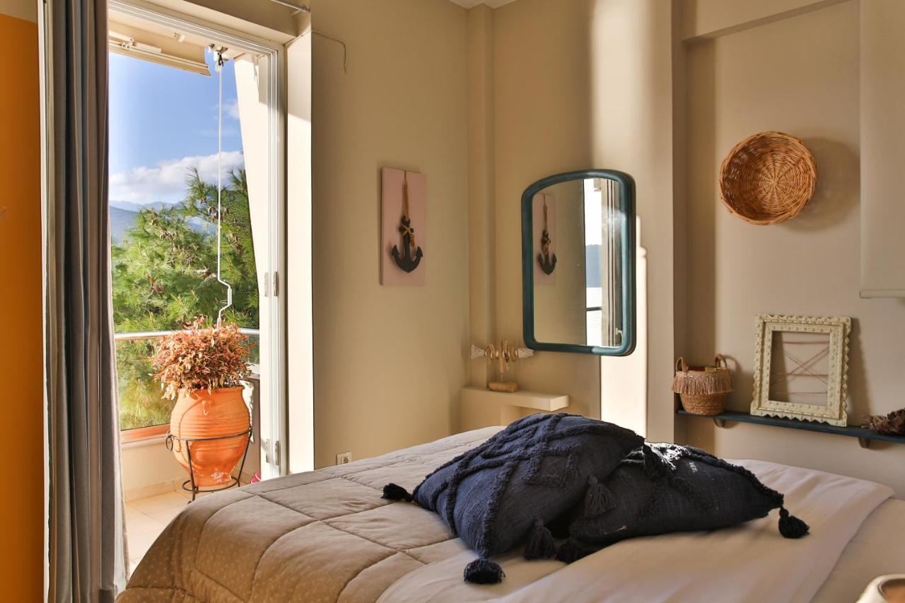Beach House In Itea-Delphi Bagian luar foto