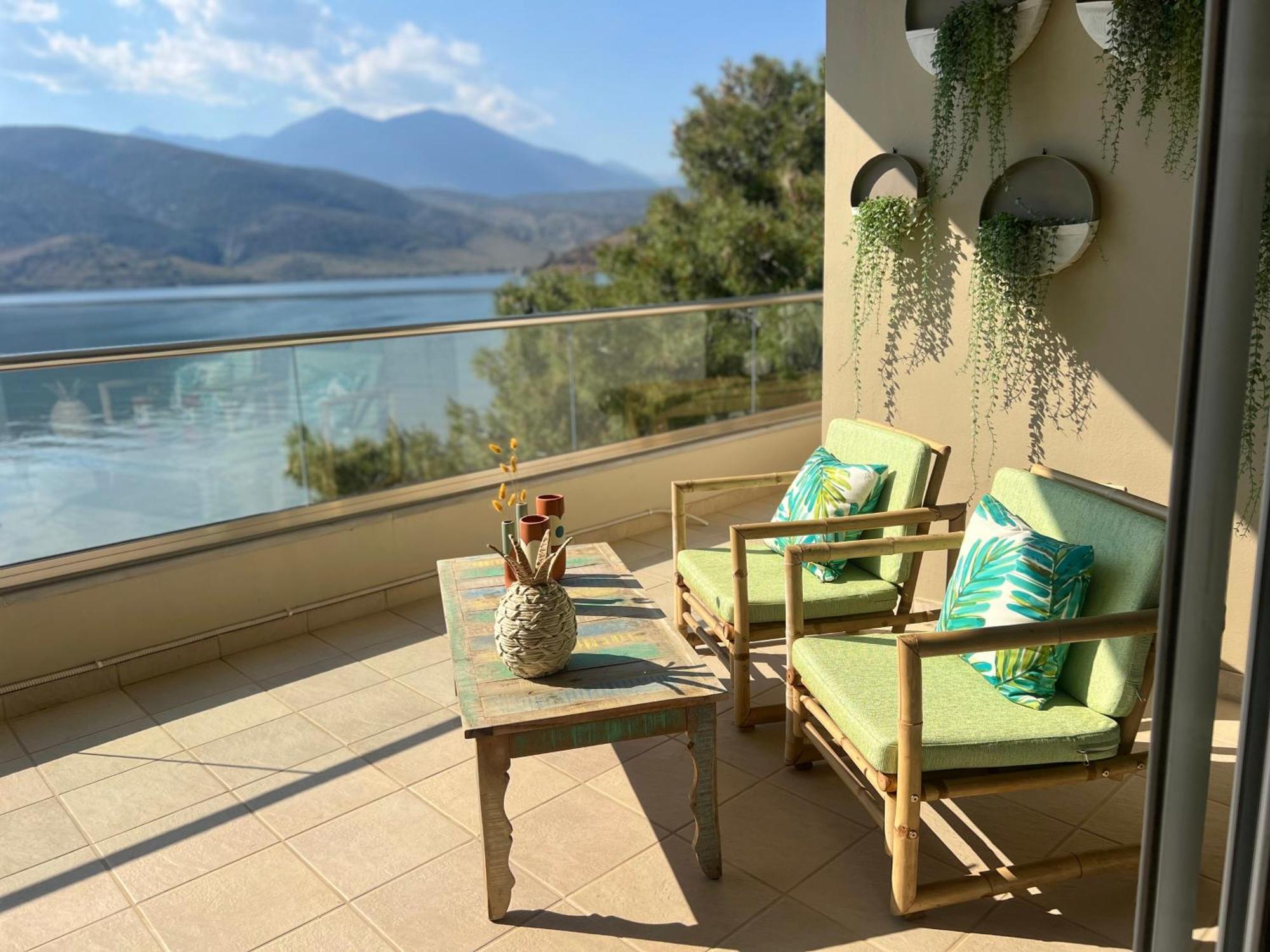 Beach House In Itea-Delphi Bagian luar foto